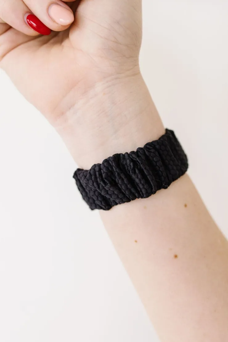 Andi Black Hexagon Athletic Watch Band for Fitbit Versa