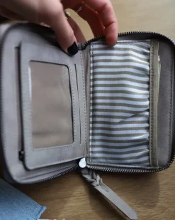Andi Card Wallet in Concrete
