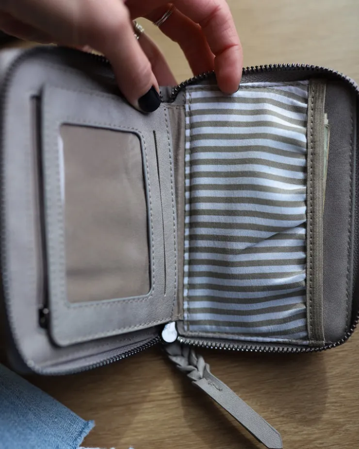 Andi Card Wallet in Concrete