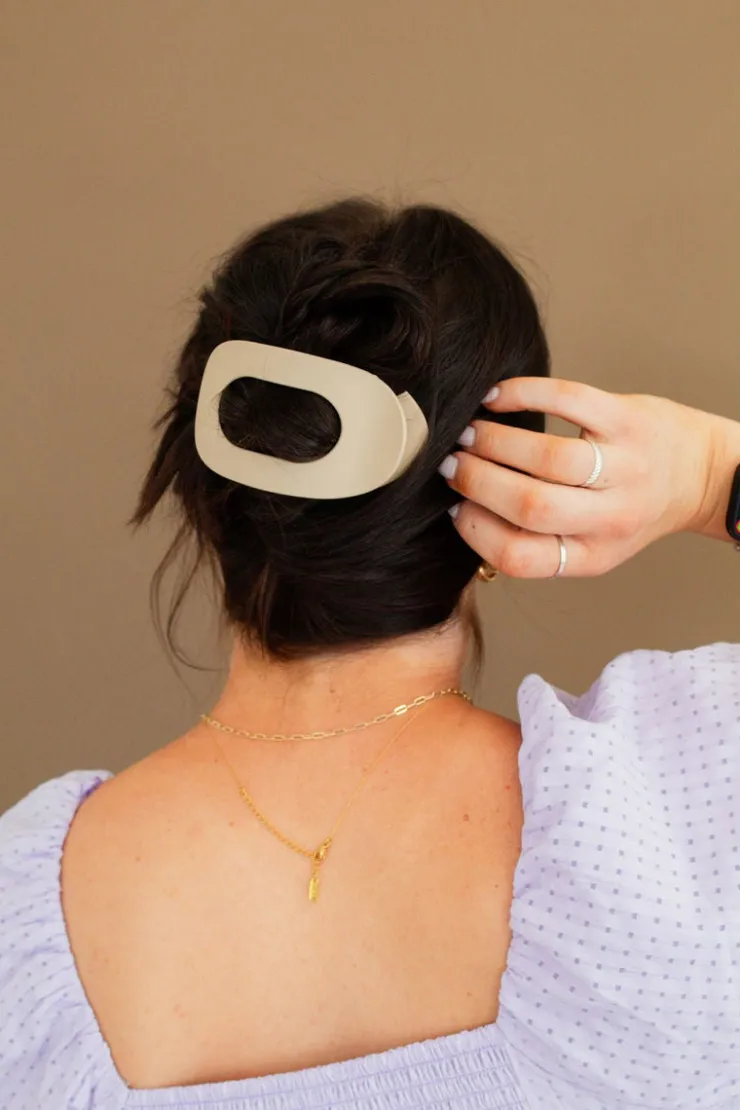 Andi Circle Cutout Flat Claw Clip