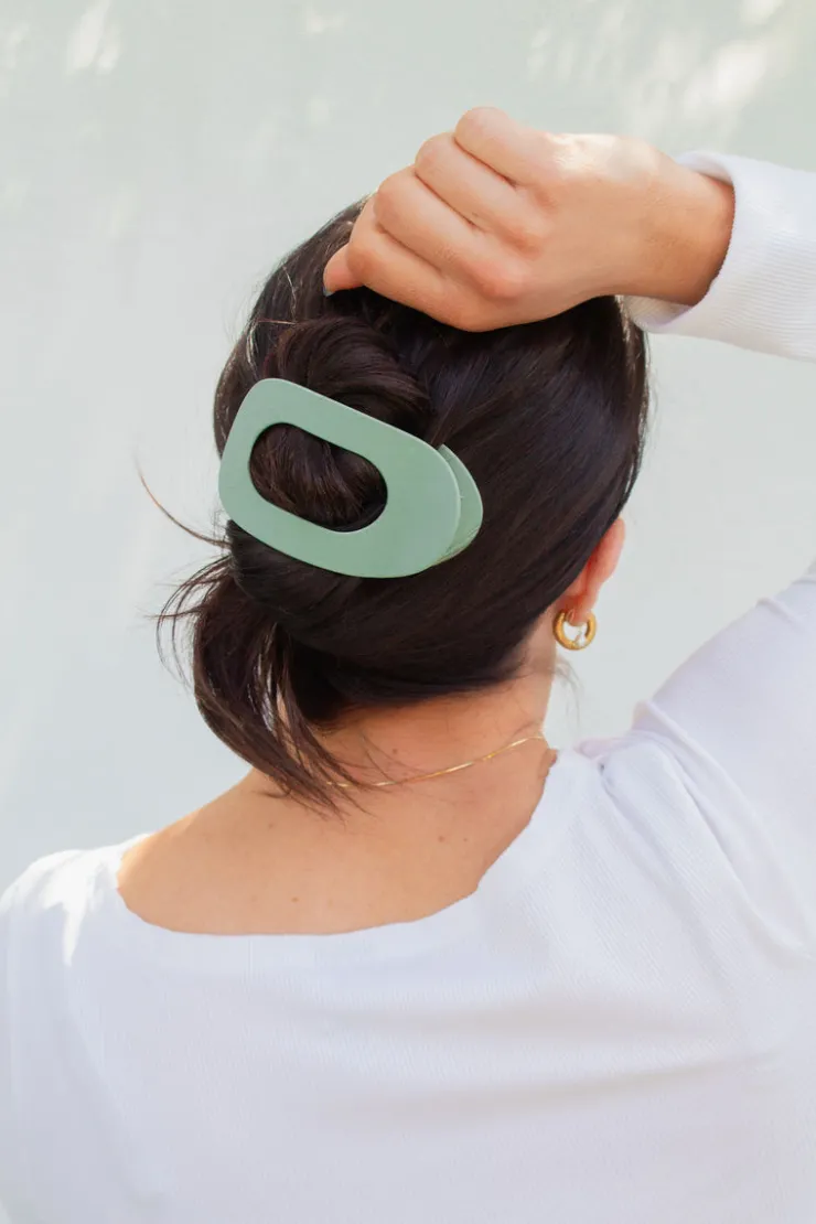 Andi Circle Cutout Flat Claw Clip