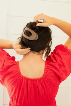 Andi Circle Cutout Flat Claw Clip