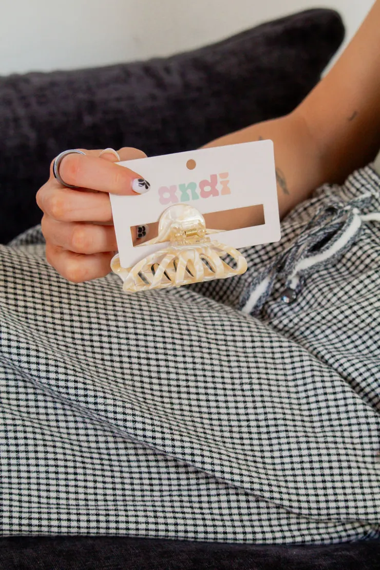 Andi Cream Scallop Claw Clip