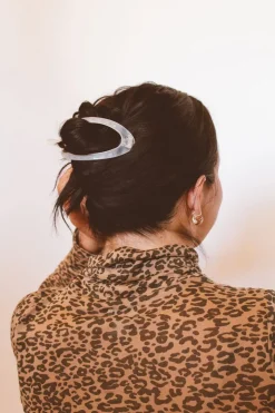 Andi Cutout Oval Clip