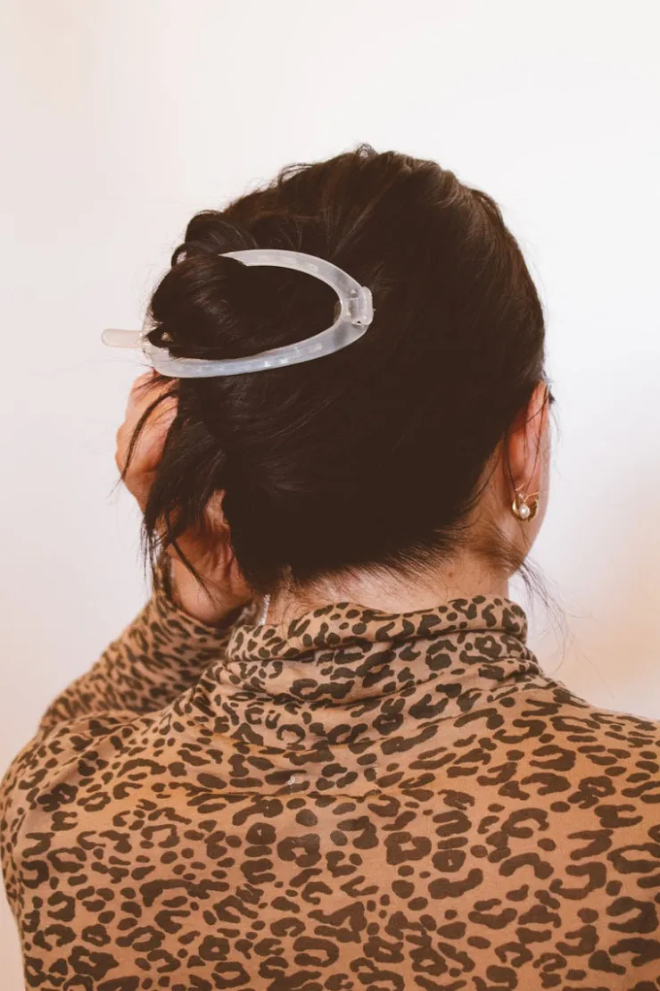 Andi Cutout Oval Clip
