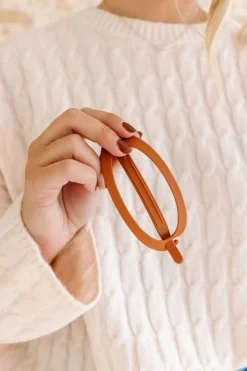 Andi Cutout Oval Clip
