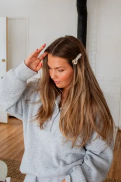 Andi Glossy Bow Clip