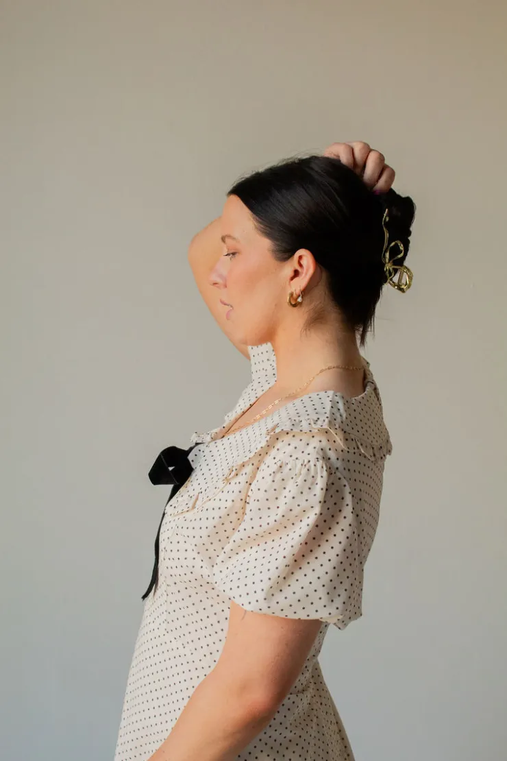 Andi Gold Bow Squiggle Claw Clip