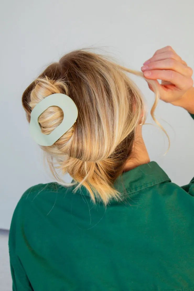 Andi Green Circle Cutout Flat Claw Clip