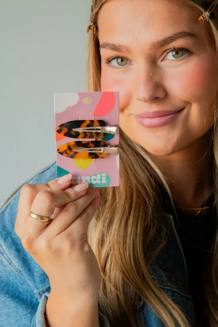 Andi GRWM Tortoise Clips