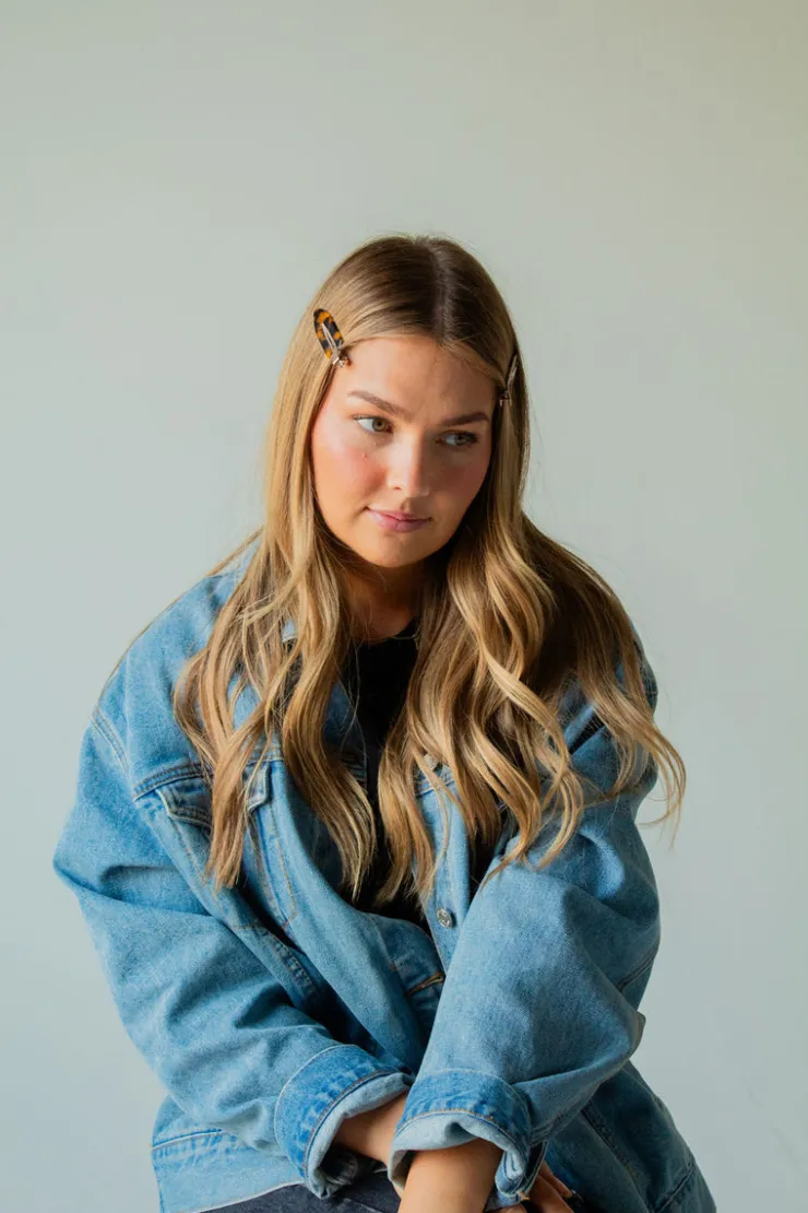 Andi GRWM Tortoise Clips