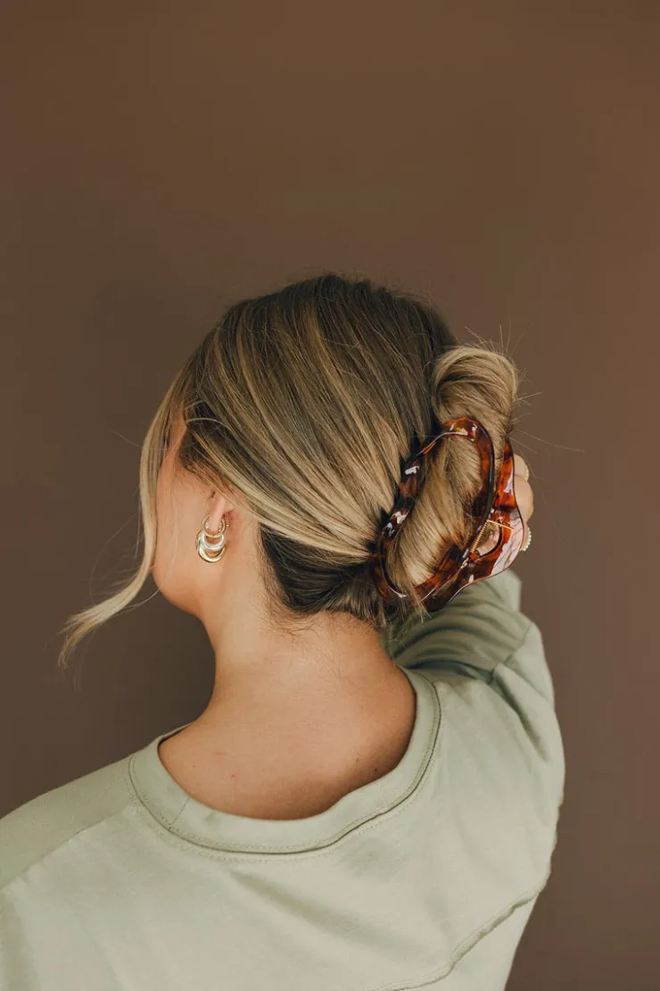 Andi Hollow Cloud Claw Clip