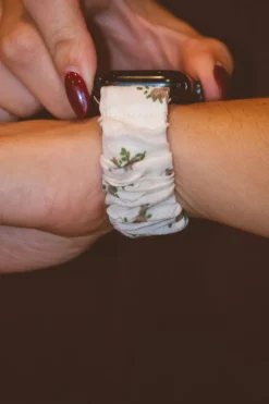 Andi Neutral Floral Scrunchie Apple Watchband