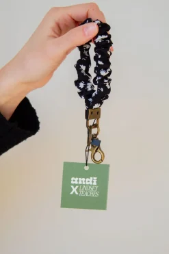 Andi Onyx Floral Keychain