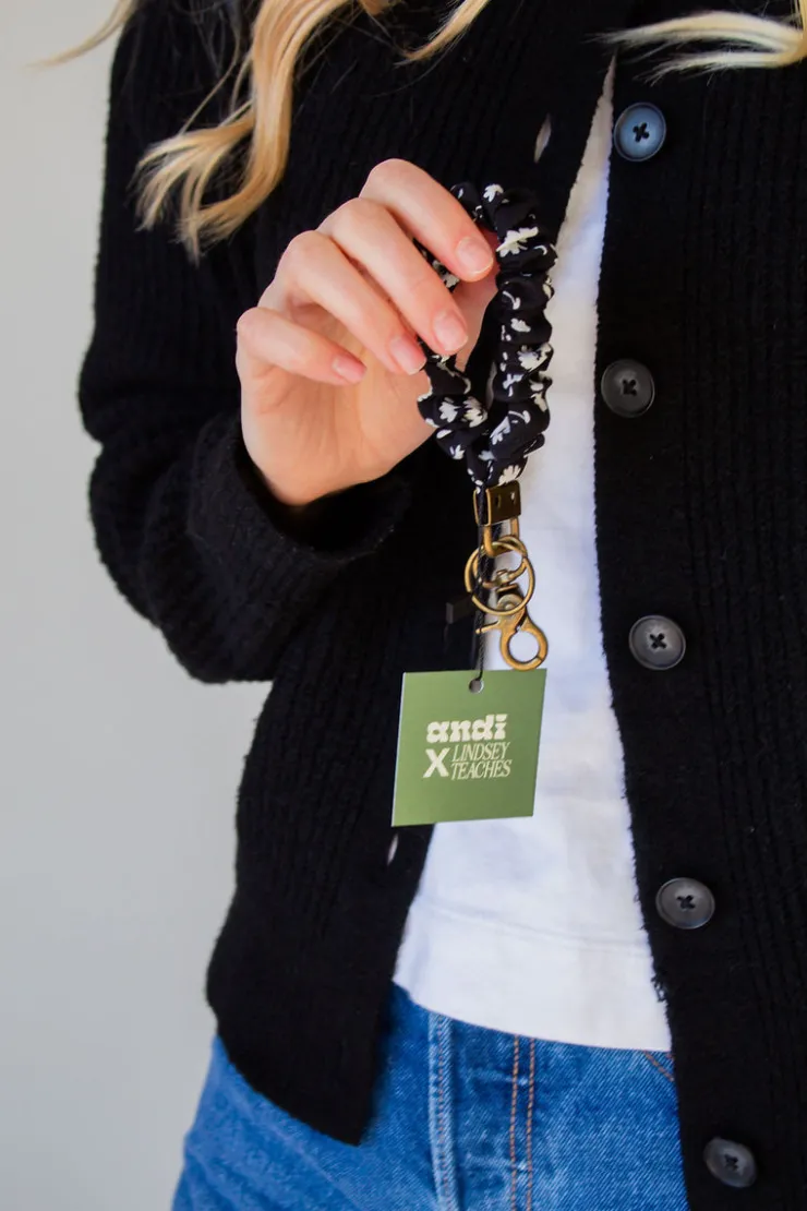 Andi Onyx Floral Keychain