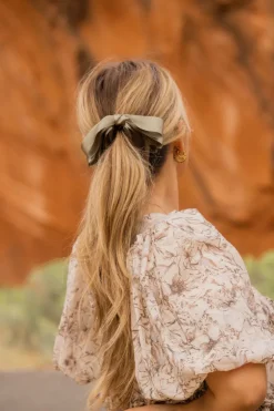 Andi Ribbon Banana Claw Clip