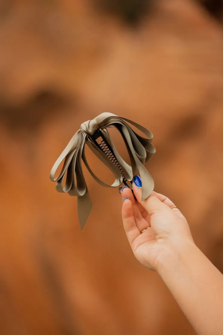 Andi Ribbon Banana Claw Clip
