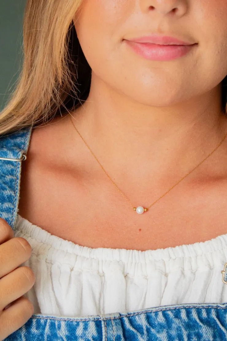 Andi Simple Pearl Pendant Necklace