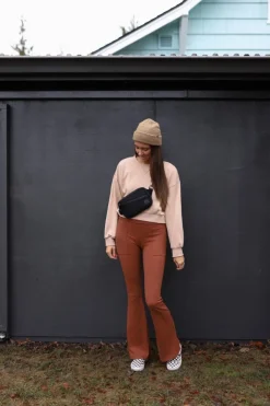 Andi Sling Wallet in Black Neoprene